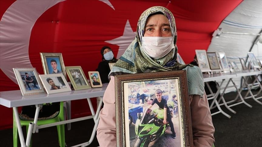 تركيا.. أمهات "ديار بكر" تواصلن الاعتصام منذ 454 يوما