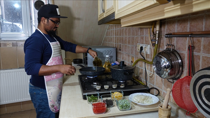 النيبالي "أنصاري".. من الهندسة إلى روائع المطبخ التركي
