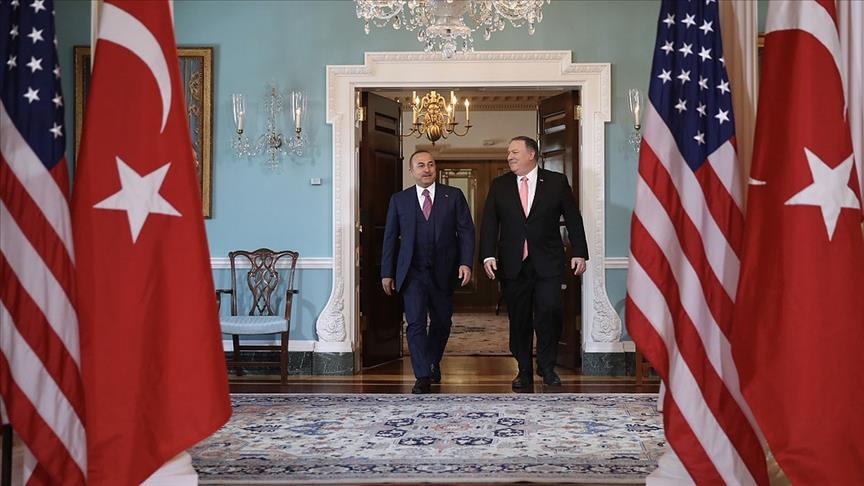 تشاووش أوغلو لـ"بومبيو": تركيا مستاءة من العقوبات الأمريكية