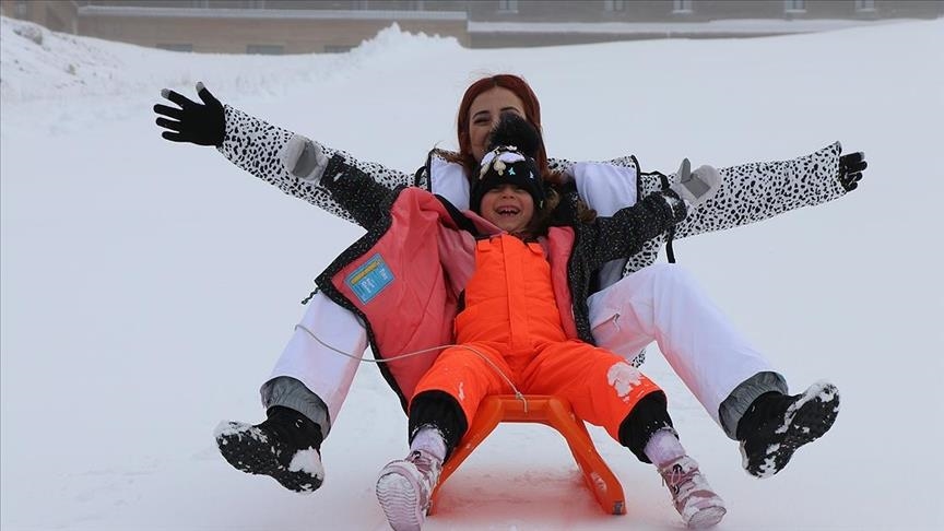 بولو التركية.. مركز "كارتال قايا" يفتتح موسم التزلج