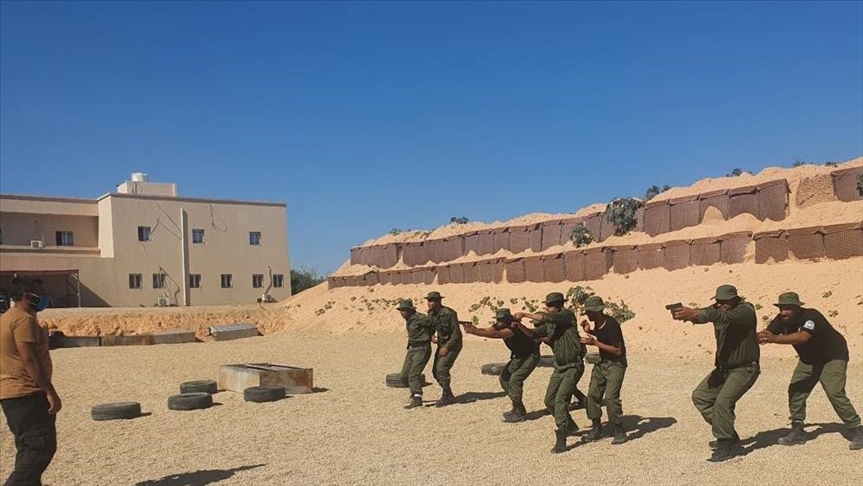 الدفاع التركية تقدم تدريبات رماية لأفراد بالجيش الليبي