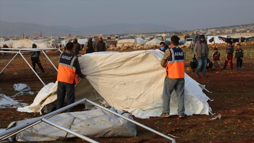 تركيا ترسل خيمًا ومساعدات إلى ضحايا السيول بـ"إدلب"