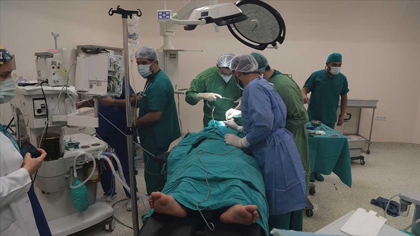 في 48 ساعة.. أطباء أتراك يجرون 40 عملية جراحية شمالي سوريا