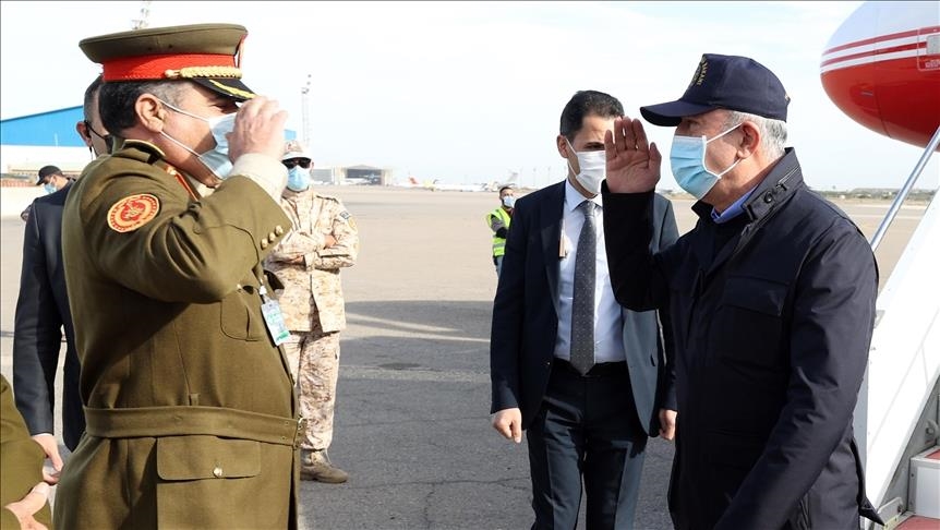 وزير الدفاع التركي يشارك في احتفال تخريج دفعة للجيش الليبي