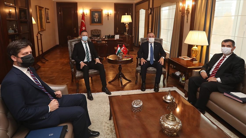 تشاووش أوغلو: على أوروبا التوسط بنزاهة بين تركيا واليونان