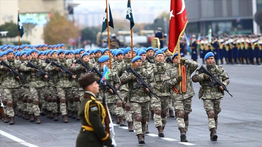 باكو.. جنود أتراك يشاركون أذربيجان احتفالات النصر