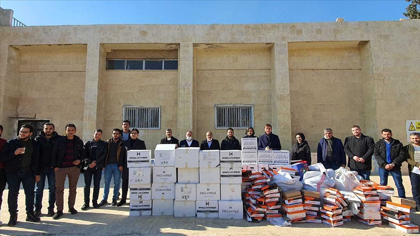 تركيا تقدم مساعدات إنسانية لمدينة عفرين السورية