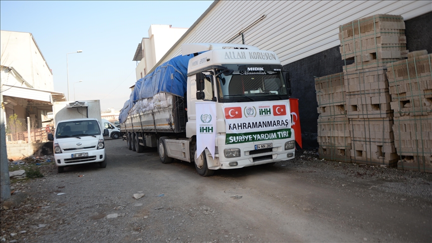 تركيا.. "الإغاثة الإنسانية" ترسل 6 شاحنات مساعدات إلى سوريا