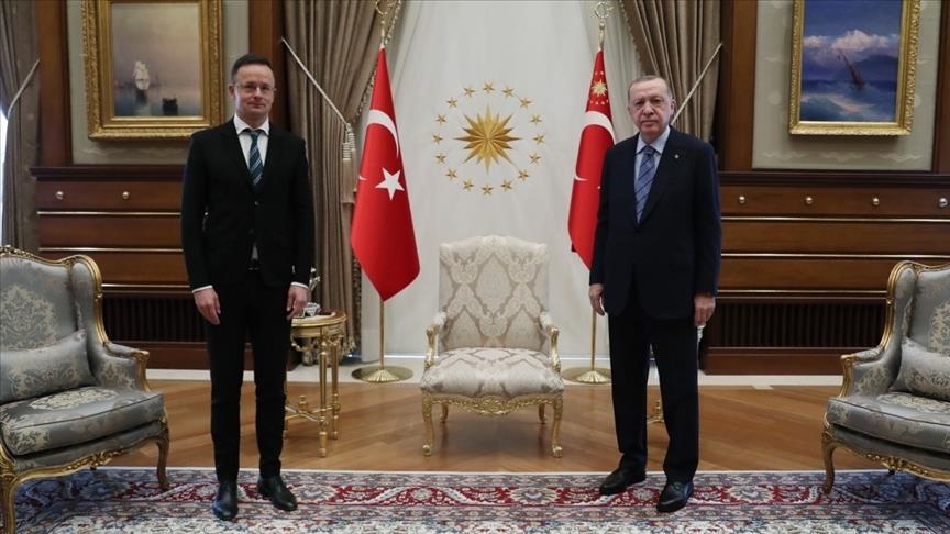 أردوغان يلتقي وزير الخارجية المجري في أنقرة
