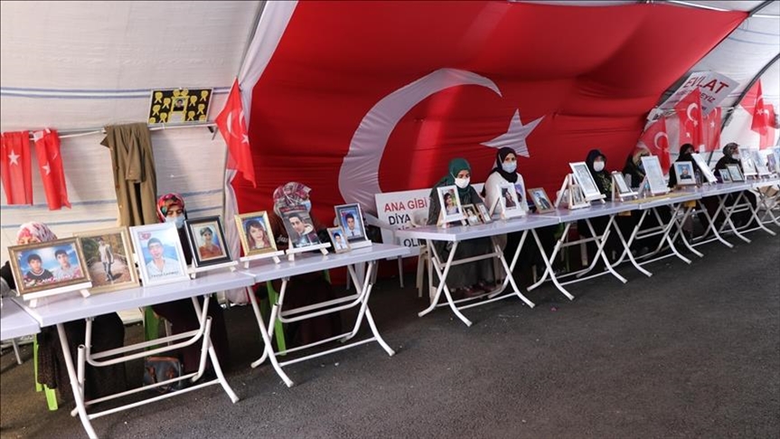 تركيا.. أمهات دياربكر تواصلن الاعتصام لليوم الـ 469 على التوالي