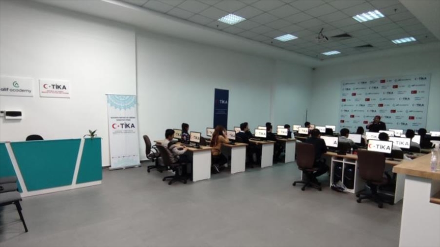 "تيكا" التركية تفتتح مركز تدريب برمجيات في طاجيكستان