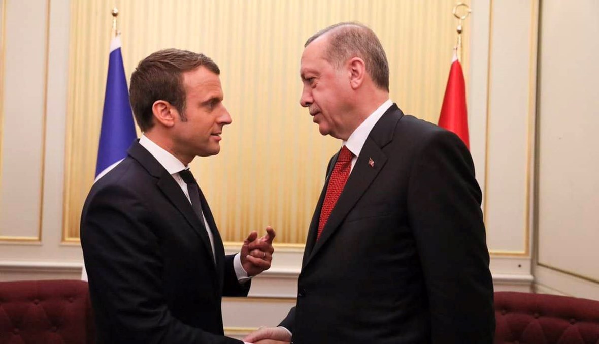 بتحية تركية.. ماكرون يوجه رسالة ودية لأردوغان
