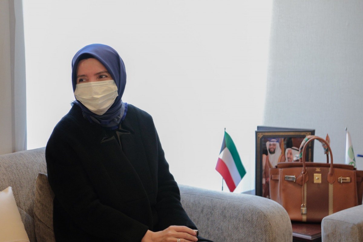 سفيرة تركيا في الكويت تطلع على الأعمال الإغاثية المخصصة لدعم اللاجئين السوريين