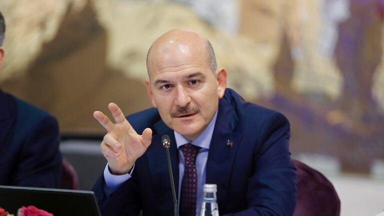 وزير الداخلية التركي: اليونان تدفع الأبرياء للموت وأوروبا تراقب