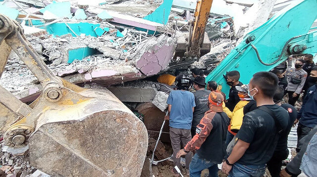 "الإغاثة التركية" تواصل مساعدة متضرري زلزال إندونيسيا