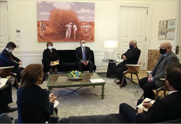 تشاووش أوغلو يلتقي رئيس الوزراء البرتغالي في لشبونة