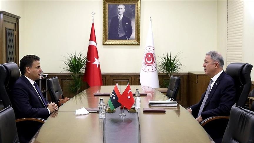 وزير الدفاع التركي يلتقي نظيره الليبي بإسطنبول