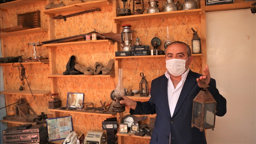 تركي يحول منزله إلى متحف لآثار عثمانية