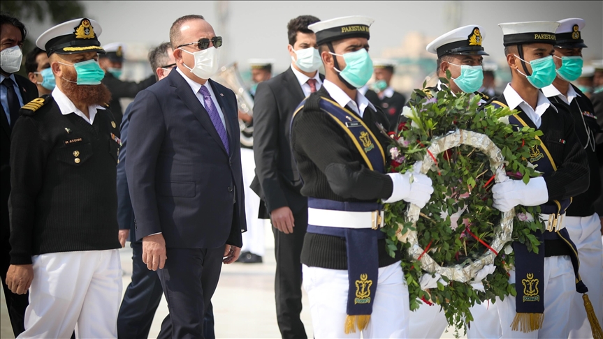 وزير الخارجية التركي يزور قبر مؤسس جمهورية باكستان
