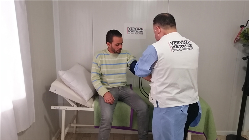 "أطباء حول الأرض" التركية تجري 100 ألف معاينة طبية شمال سوريا