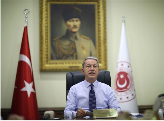 وزير الدفاع التركي يؤكد مواصلة أنقرة مكافحة التنظيمات الإرهابية