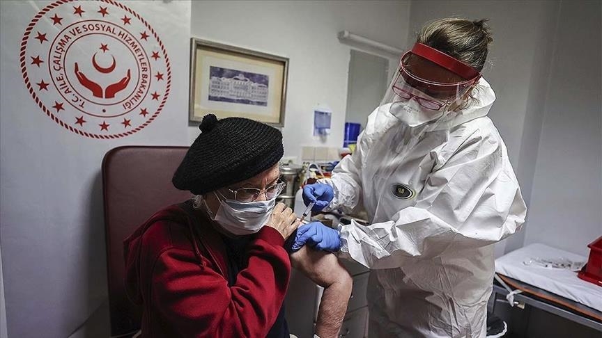 تركيا تبدأ تطعيم نزلاء دور المسنين بلقاح كورونا
