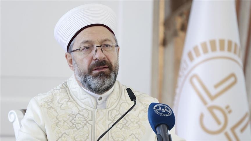تركيا.. رئيس الشؤون الدينية يدين الاعتداء على مسجد بالدنمارك