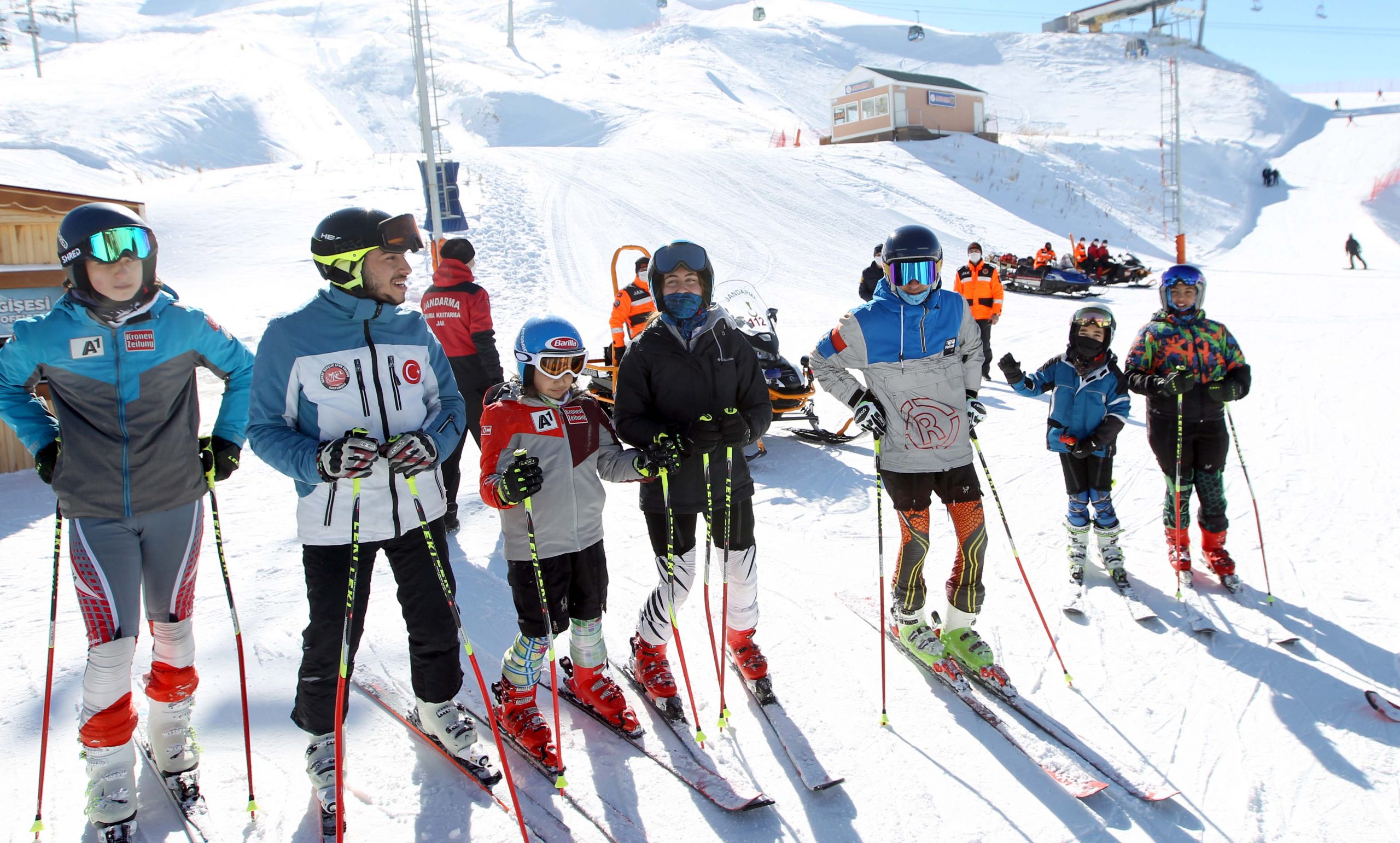 "الجندرما" التركية.. عين تحرس السياح في مراكز التزلج