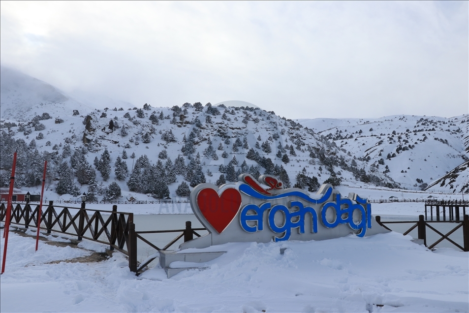 "جبل أرغان".. نجم مراكز الرياضات الشتوية في تركيا 