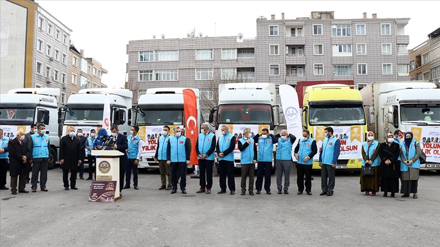 الشؤون الدينية التركية ترسل 6 شاحنات مساعدات إلى سوريا