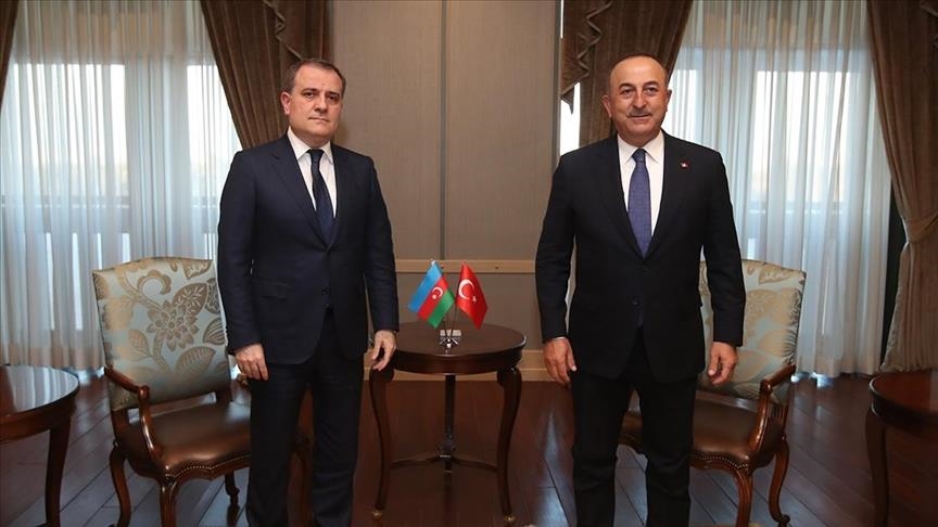 وزير الخارجية التركي يهاتف نظيره الأذربيجاني