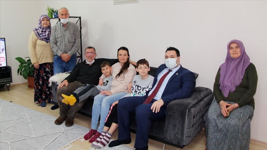 تشاووش أوغلو يهاتف عائلات البحارة الأتراك بعد إطلاق سراحهم