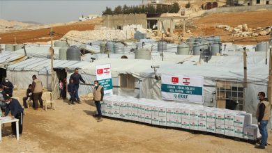 تركيا تقدم مساعدات لـ 200 أسرة سورية بالمخيمات في لبنان