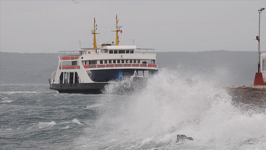 عاصفة قوية توقف جزءًا من النقل البحري شمال بحر إيجة