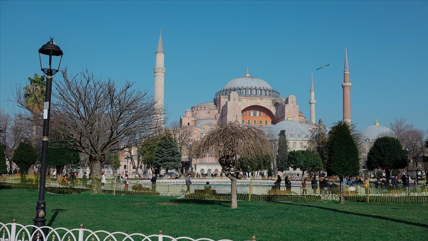 حظر كورونا.. فرصة السياح للاستمتاع بجمال وهدوء إسطنبول