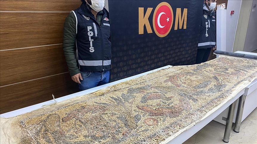 ضبط لوحة فسيفساء رومانية بإسطنبول