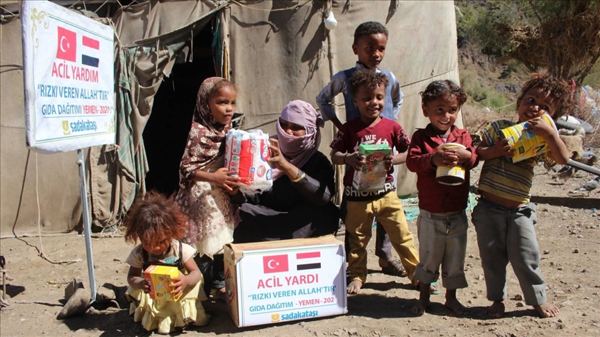 اليمن.. جمعية تركية تقدم مساعدات إنسانية لـ 800 عائلة