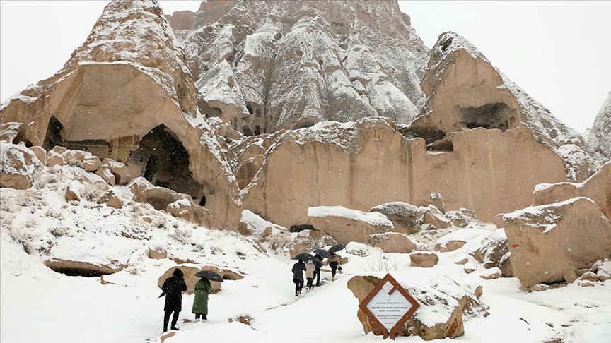 الثلوج تعانق التاريخ في "سليمة" التركية