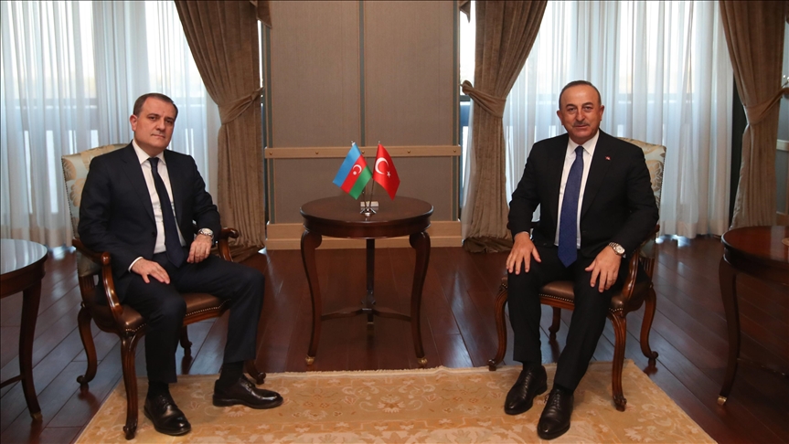 تشاووش أوغلو ونظيره الأذربيجاني يبحثان التطورات في "قره باغ"