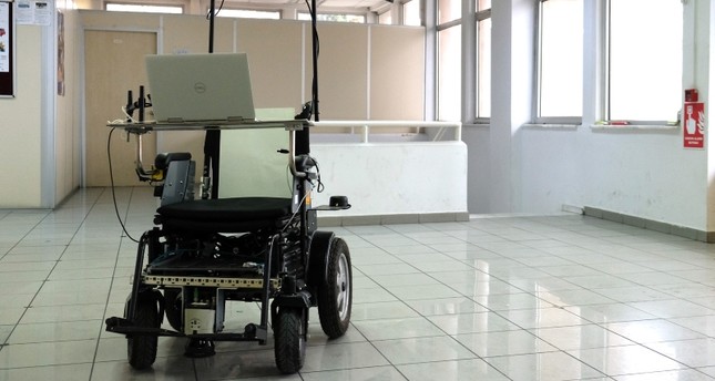 جامعة إسطنبول التقنية تطور كرسيا متحركا ذاتي القيادة