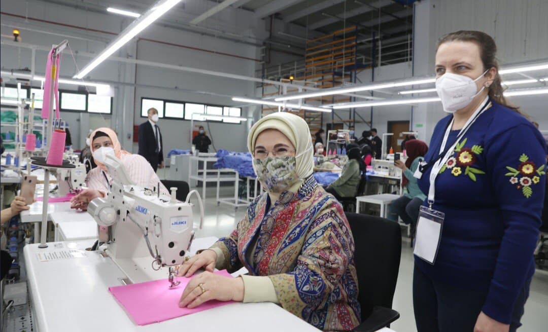 السيدة الأولى تدشن مصنع منسوجات صديق للبيئة في مانيسا التركية