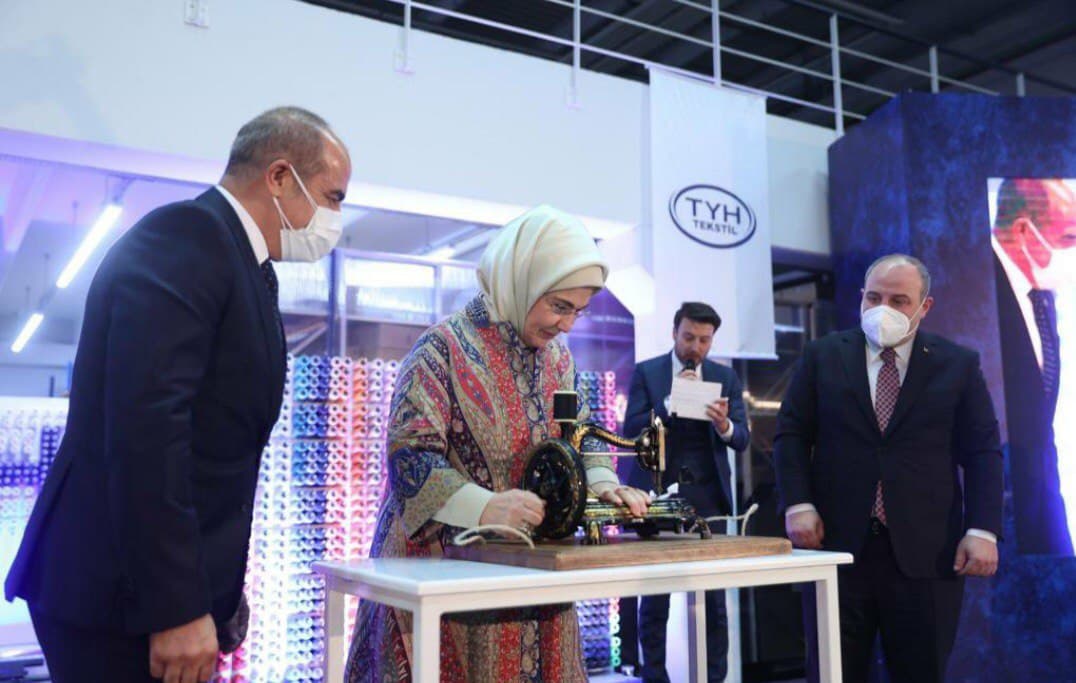 السيدة الأولى تدشن مصنع منسوجات صديق للبيئة في مانيسا التركية