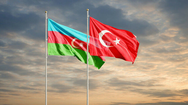 بدء السفر بالبطاقة الشخصية بين تركيا وأذربيجان في أبريل