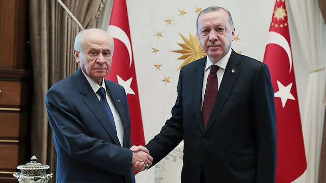 أردوغان يهنئ "باهتشلي" لإعادة انتخابه رئيسا لـ"الحركة القومية"