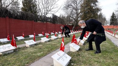وزير الدفاع التركي يزور مقبرة الشهداء الأتراك برومانيا
