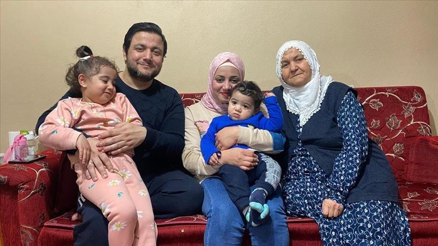أسرة تركية تعود للوطن بعد تقطع السبل بها في غزة