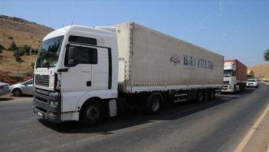 عبر تركيا.. 30 شاحنة مساعدات أممية تدخل إدلب السورية