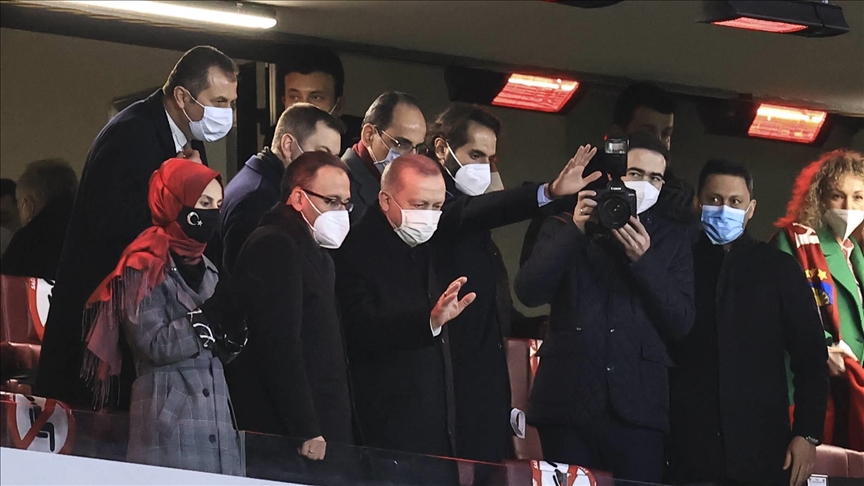 أردوغان يحضر مباراة تركيا ولاتفيا بإسطنبول