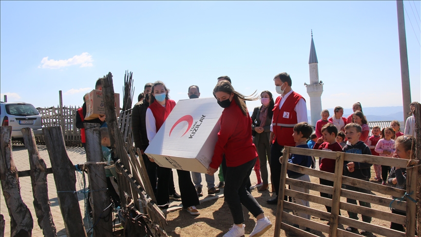 "الهلال الأحمر" التركي تقدّم مساعدات للمعاقين في مقدونيا