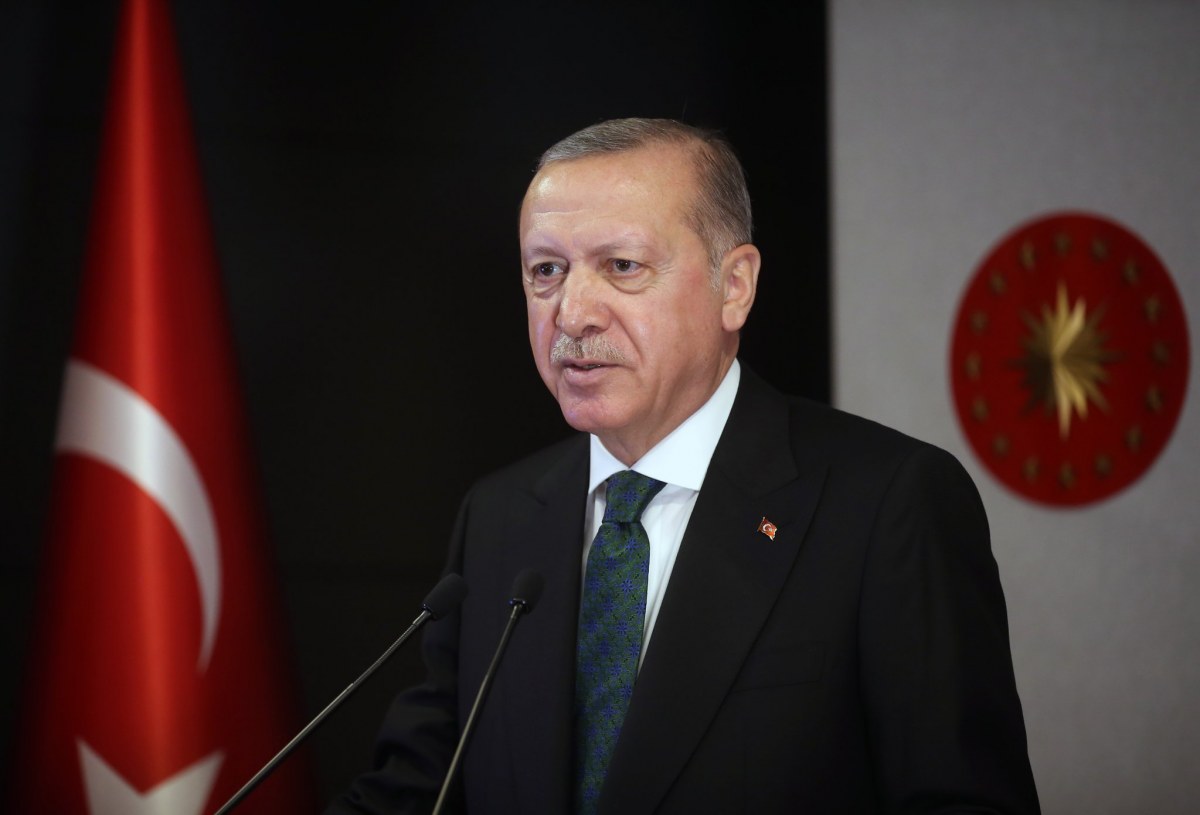 أردوغان يعزي في استشهاد قائد طائرة الاستعراض المنكوبة
